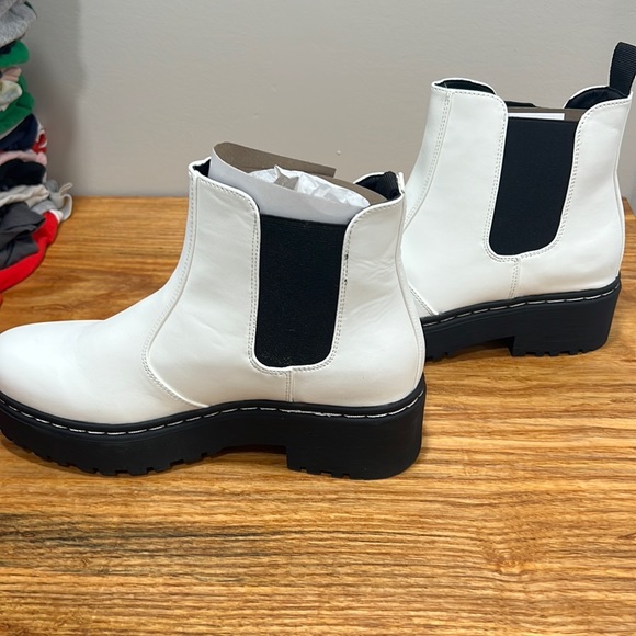 NIB size 7.5  boots - Picture 6 of 9